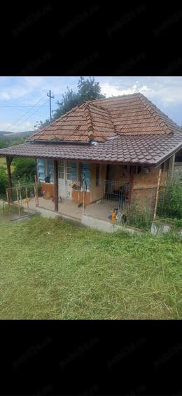 Casă cu 2 camere cu Teren 2946 Mp în Răzoare