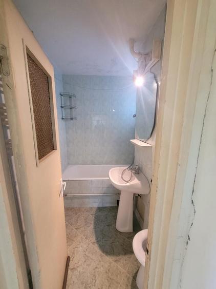 Apartament cu 3 camere decomandat în Craiovița Nouă
