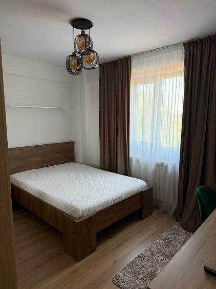 Apartament cu 3 camere decomandat în Valea Adâncă
