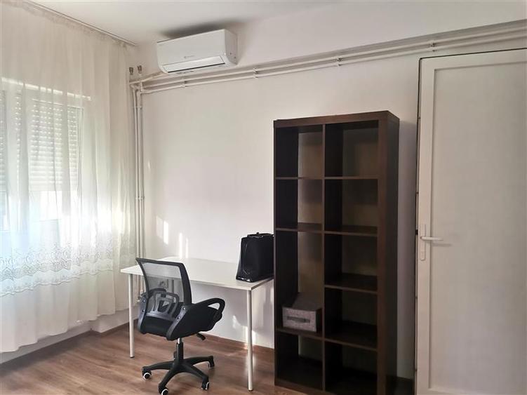Apartament cu 3 camere decomandat, mobilat în Central