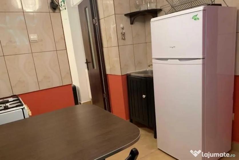 Garsonieră, mobilată în P-ța Universității