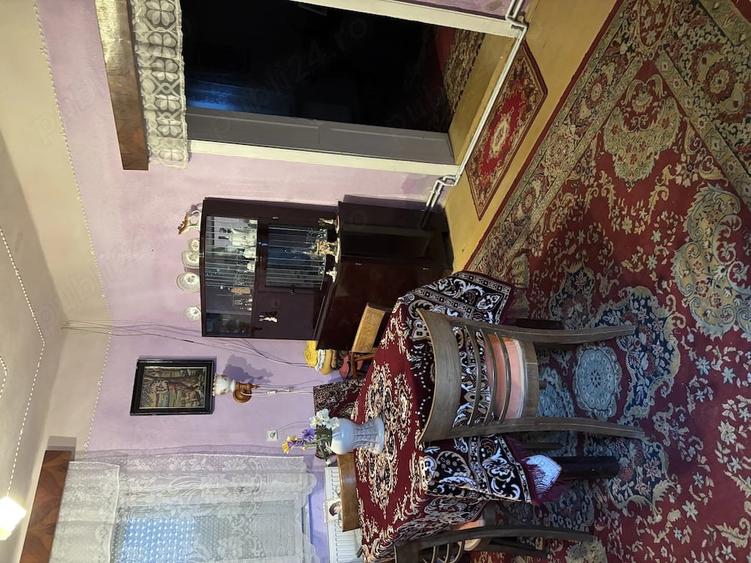Casă cu Teren 1618 Mp în Central