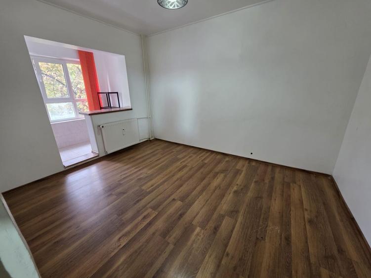 Apartament cu 3 camere decomandat, mobilat în Dristor
