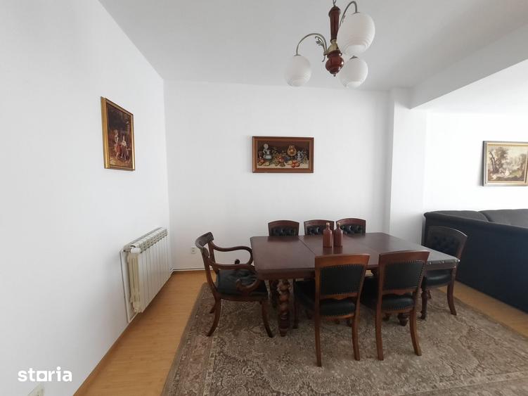Apartament cu 4 camere decomandat în Central