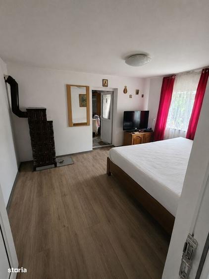 Casă cu 4 camere cu Teren 1000 Mp în Perieți