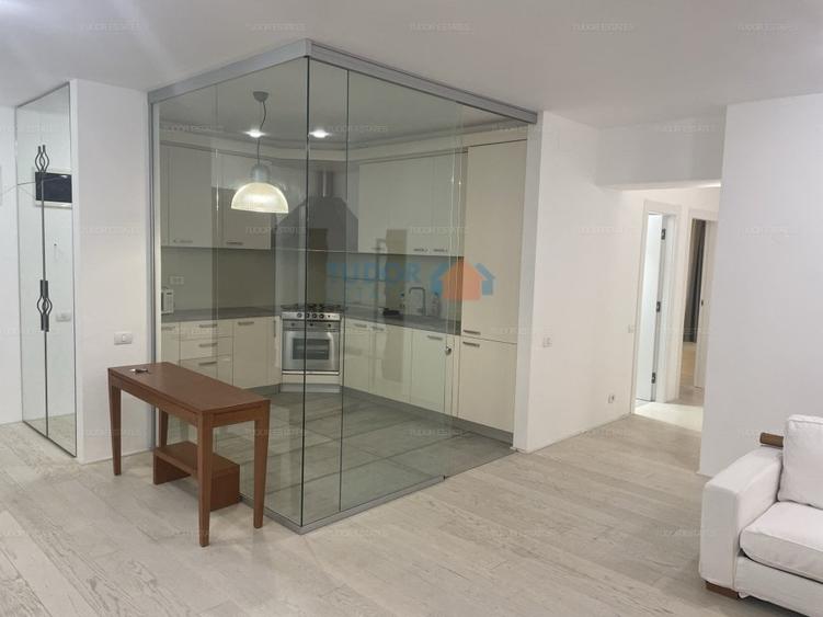 Apartament cu 4 camere semidecomandat, mobilat în Pipera
