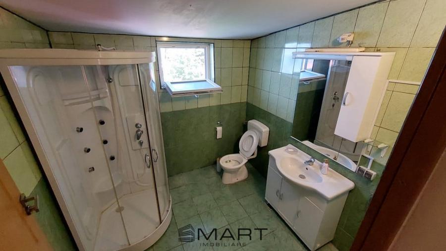 Casă cu 8 camere cu Teren 800 Mp în Central
