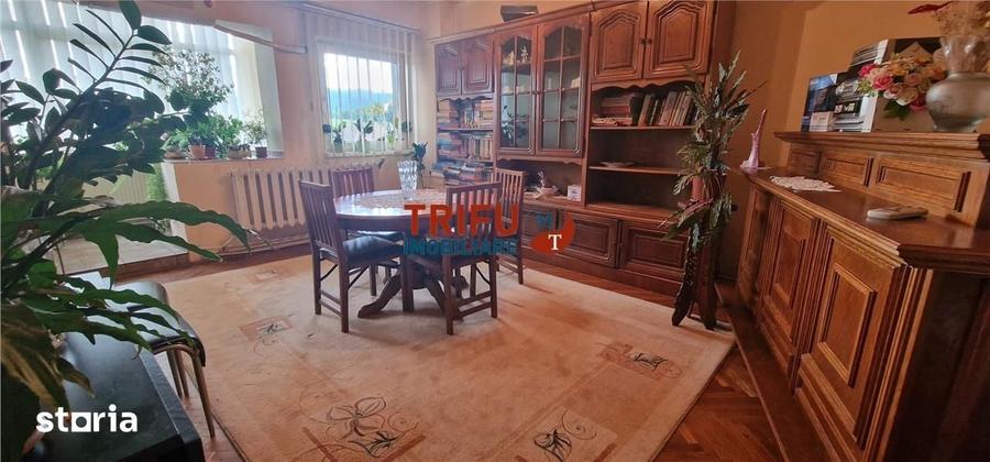 Apartament cu 4 camere decomandat în Central