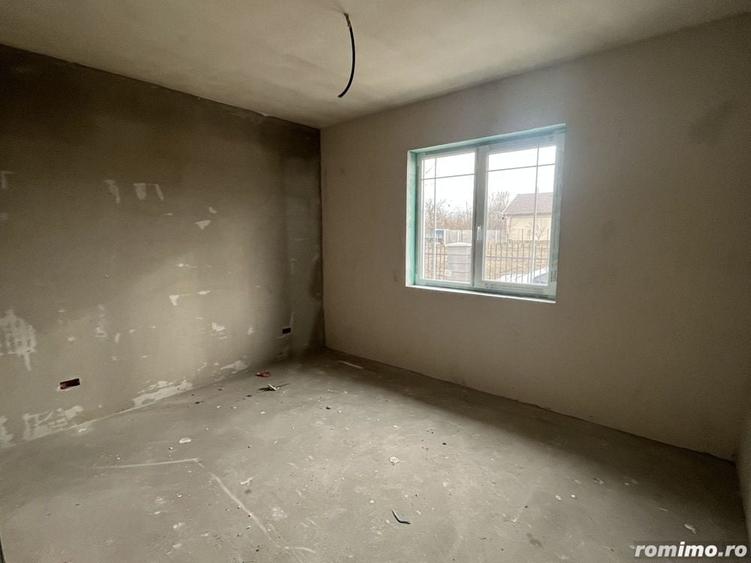 Casă cu 4 camere cu Teren 400 Mp în Central