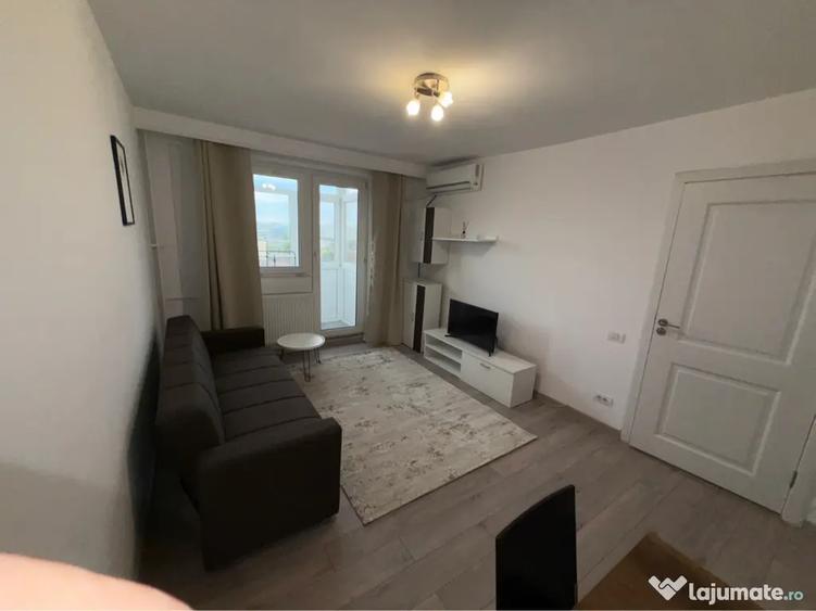 Apartament cu 2 camere decomandat în Victoriei