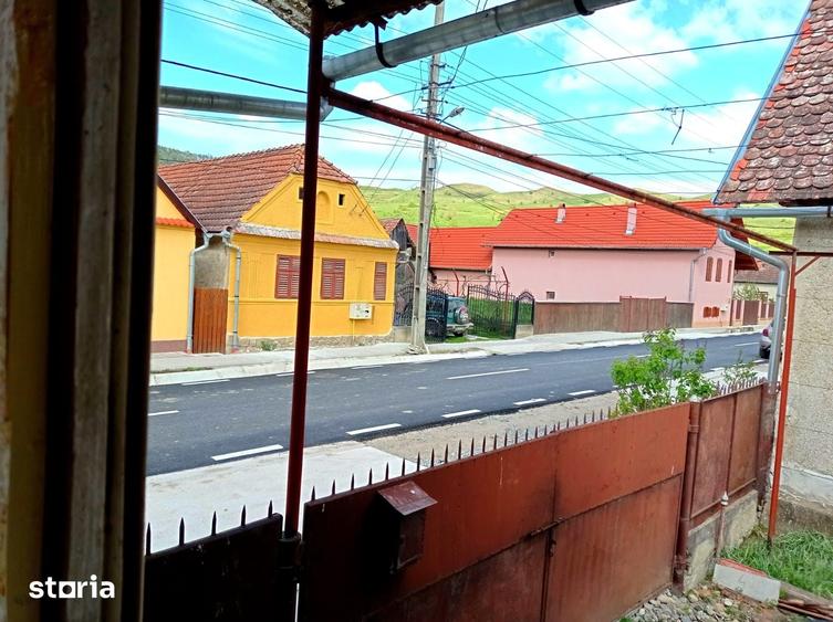 Casă cu 4 camere cu Teren 1349 Mp în Albești