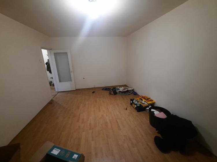 Apartament cu 3 camere decomandat, mobilat în Cug