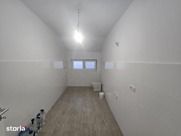 Casă cu 4 camere cu Teren 1239 Mp în Cetate