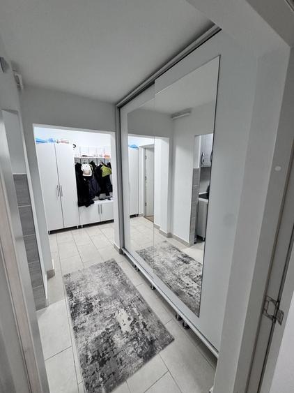 Apartament cu 3 camere semidecomandat în Central