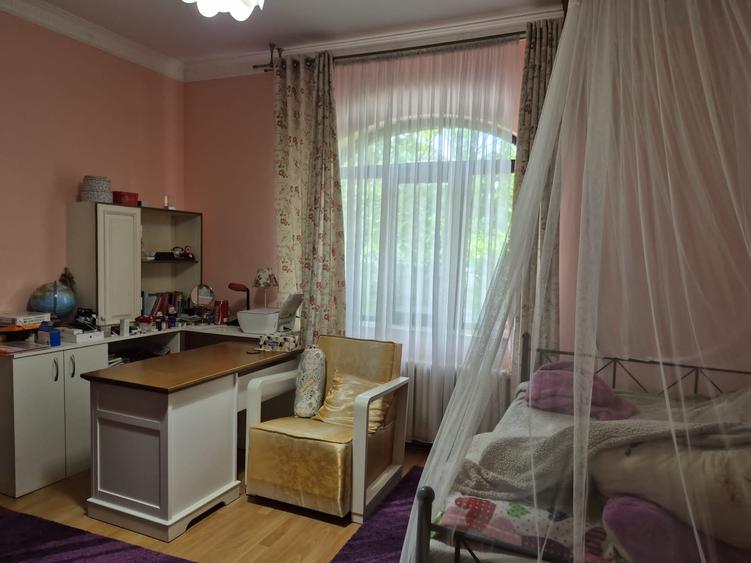 Casă individuală cu 8 camere cu Canalizare în Elisabetin