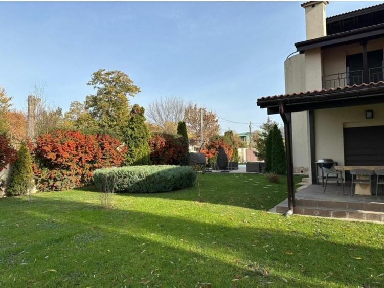 Casă individuală cu 8 camere cu Piscina în Snagov