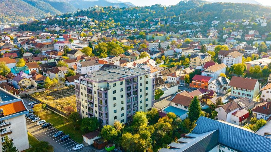 Apartament cu 5 camere decomandat, mobilat în Brașovul Vechi