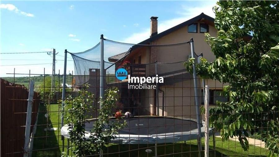 Casă individuală cu 5 camere cu Piscina în Breazu