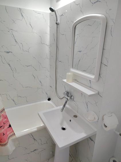 Apartament cu 2 camere semidecomandat, mobilat în Brătianu