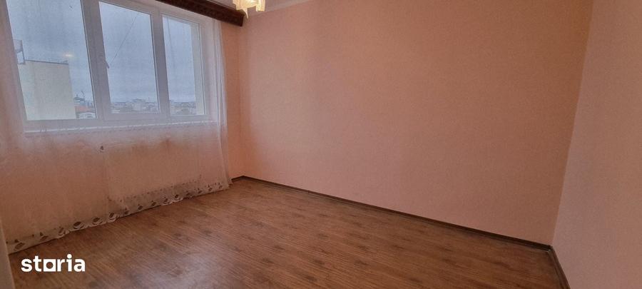 Apartament cu 3 camere în Cornișa