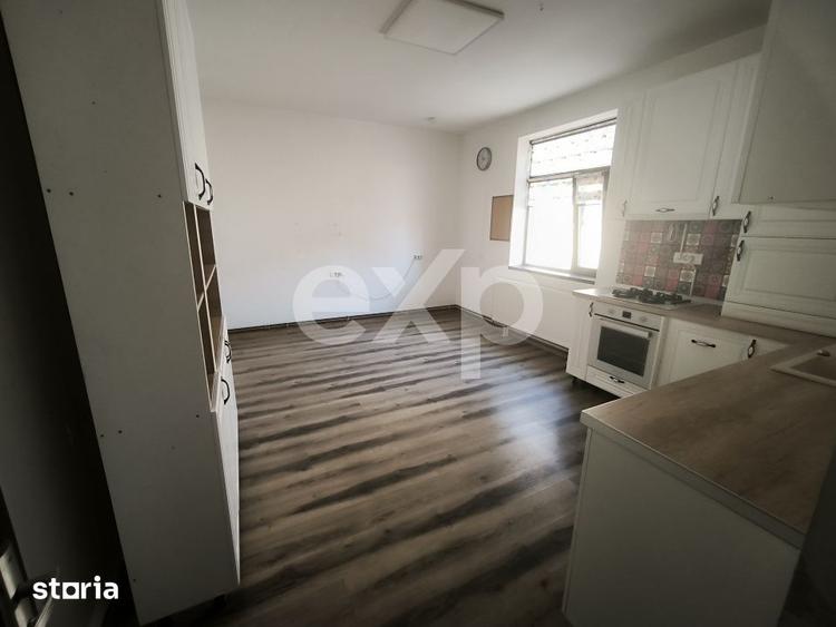 Casă cu 6 camere cu Canalizare în Calea București