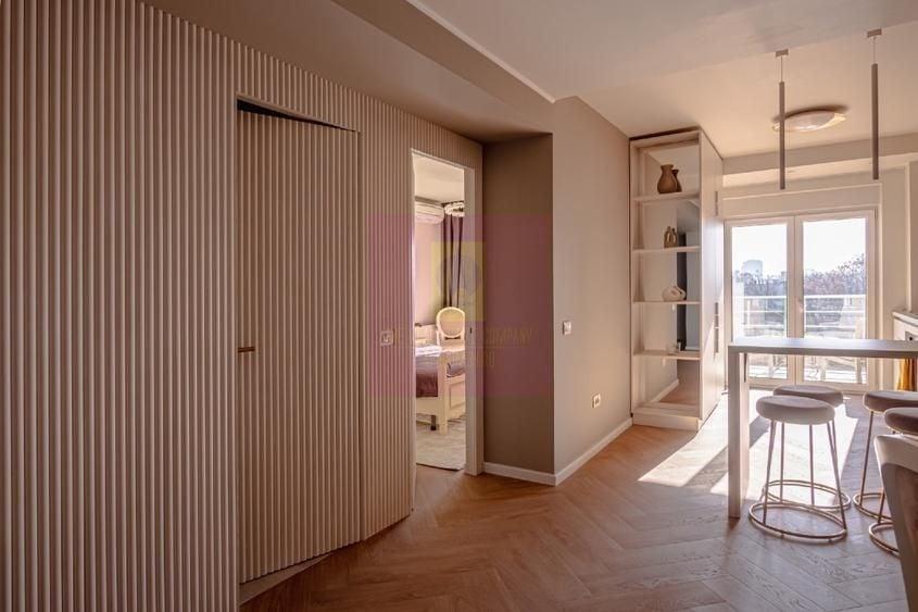 Apartament cu 3 camere semidecomandat în Herăstrău