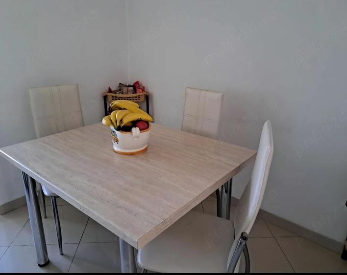 Apartament cu 4 camere decomandat în Confecții