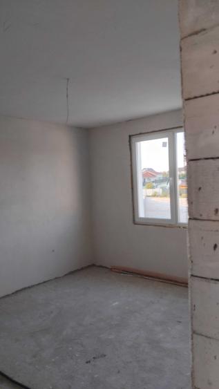 Casă cu 4 camere în Exterior Vest