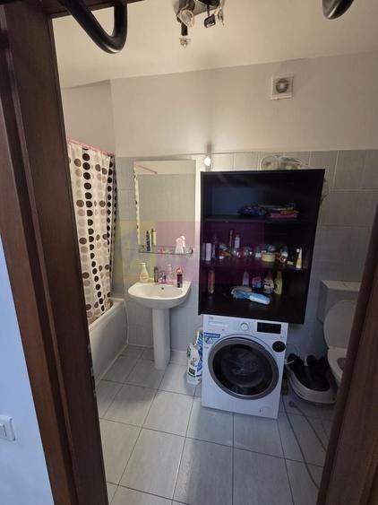 Apartament cu 3 camere decomandat în Titan