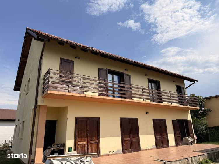 Casă cu 4 camere în Cristian
