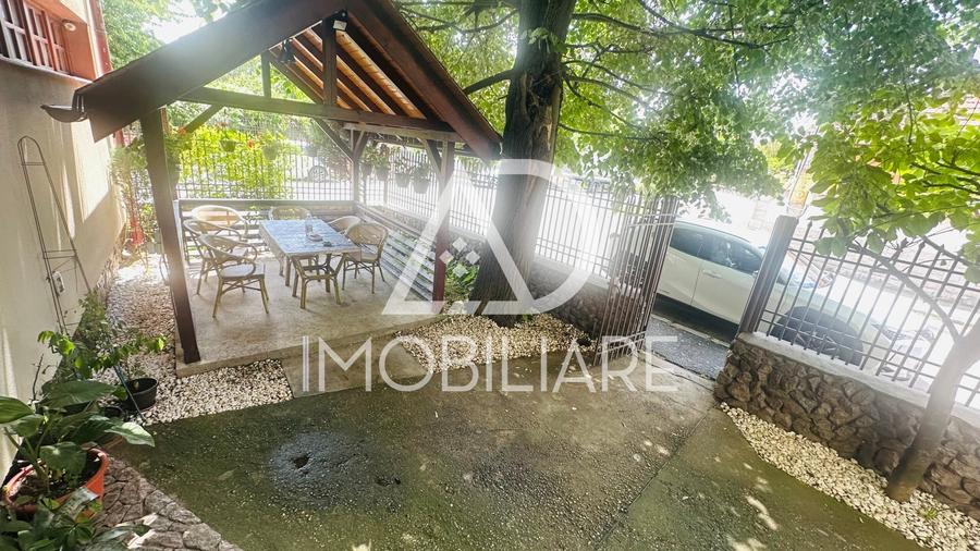 Casă cu 12 camere cu Teren 390 Mp în Central
