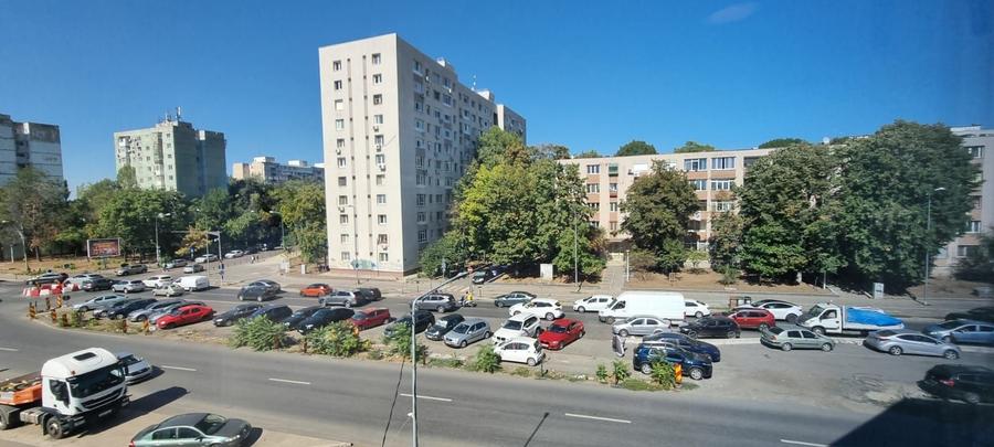 Spațiu comercial, de 550 mp, în Prelungirea Ghencea