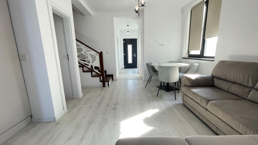 Duplex cu 5 camere cu Canalizare în Mehala