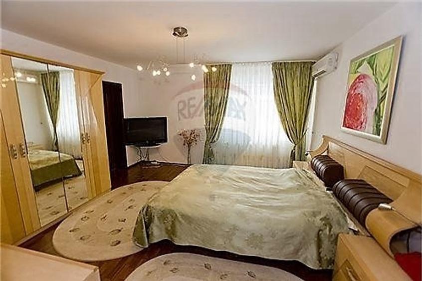 Casă individuală cu 10 camere cu Teren 640 Mp în Pipera