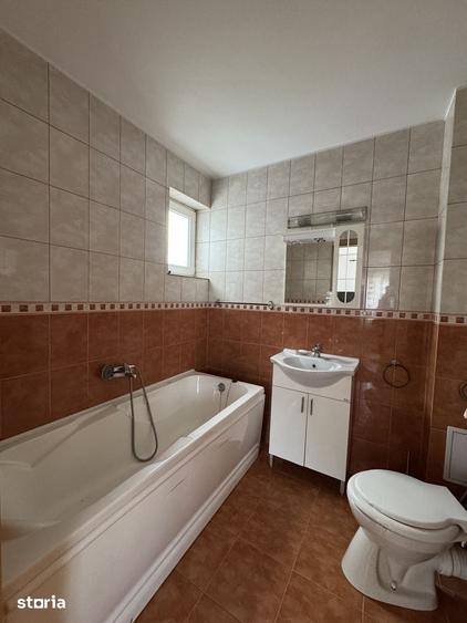 Apartament cu 3 camere în Cetate