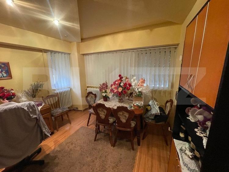 Apartament cu 4 camere decomandat, mobilat în Micro 17