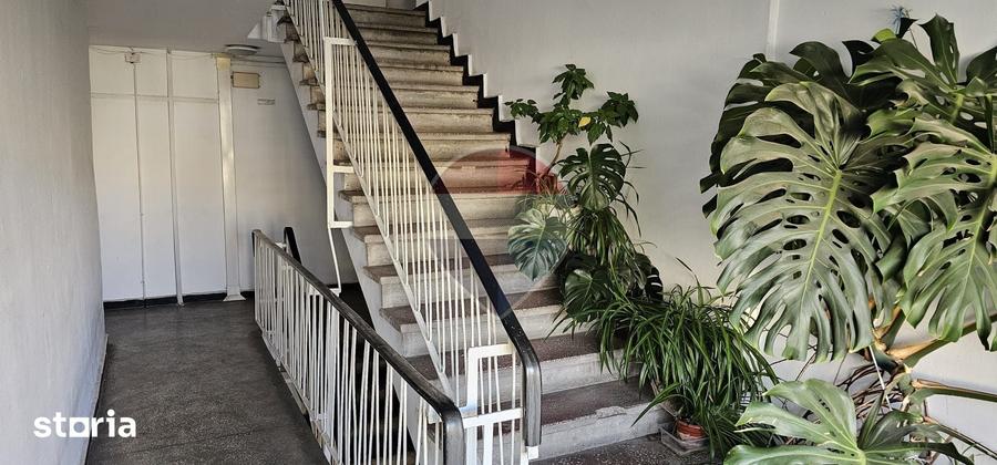 Apartament cu 3 camere decomandat în Colentina
