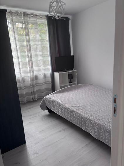 Apartament cu 3 camere semidecomandat în Drumul Taberei