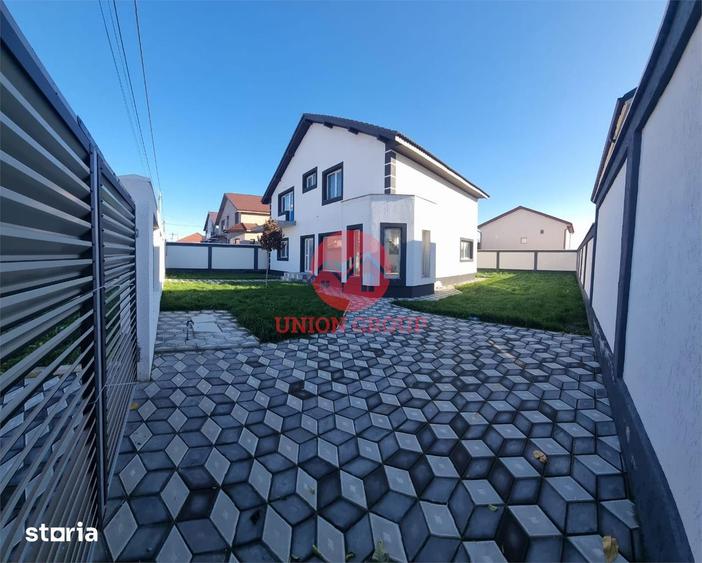 Casă cu 5 camere cu Teren 462 Mp în Lumina
