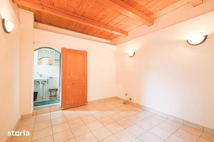 Casă cu 5 camere cu Teren 1500 Mp în Grădiște