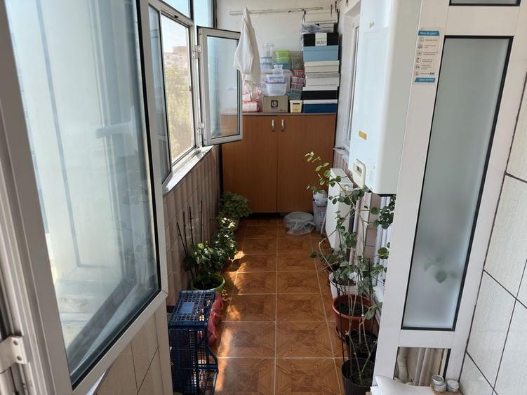 Apartament cu 3 camere decomandat în Sud