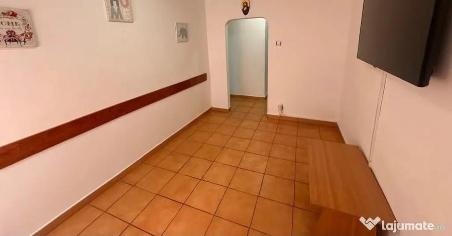 Apartament cu 4 camere decomandat în E3