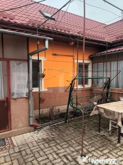 Casă cu 4 camere cu Teren 1210 Mp în Stupini