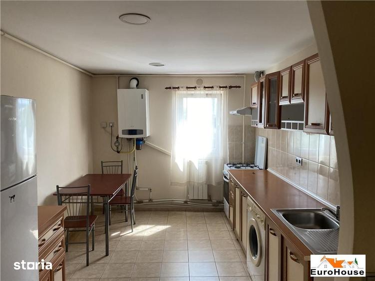 Apartament cu 3 camere decomandat în Ampoi 2
