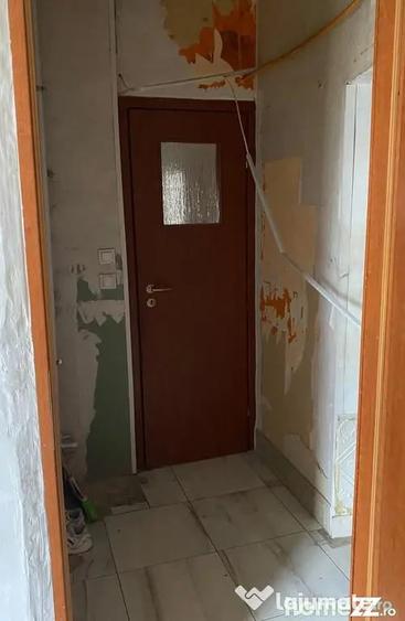 Apartament cu 3 camere semidecomandat în Basarab