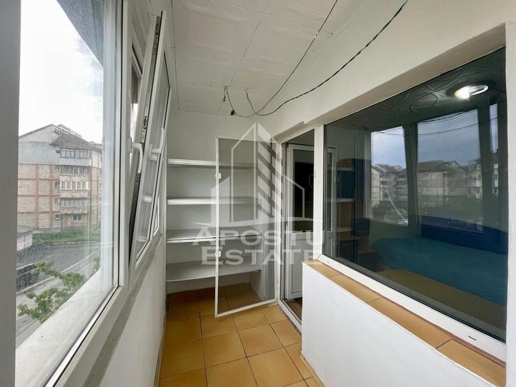 Apartament cu 3 camere decomandat, mobilat în Central