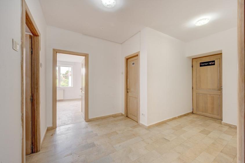 Apartament cu 3 camere decomandat, mobilat în Drumul Sării