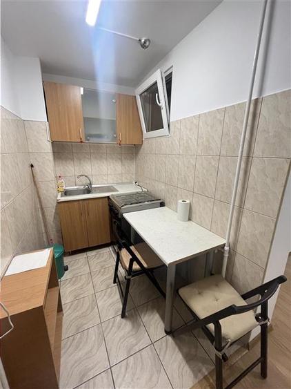 Apartament cu 2 camere decomandat, mobilat în Tei