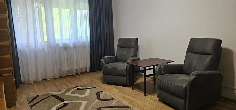 De inchiriat apartament cu 2 camere, etaj 4/4 Piata Centrala, 360 euro - 3