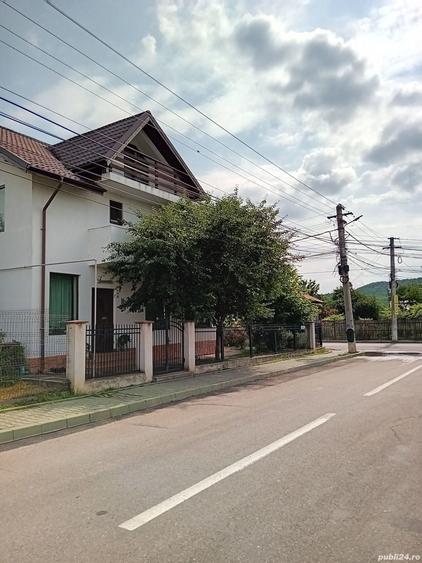 Casă cu 6 camere cu Teren 500 Mp în Vălenii de Munte